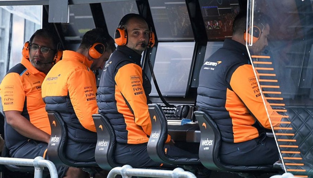 McLaren pit stop team